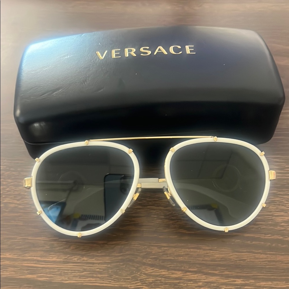 New Versace White Frame Sunglasses with Gold Details VE 2232 147187 Aviator Grey
